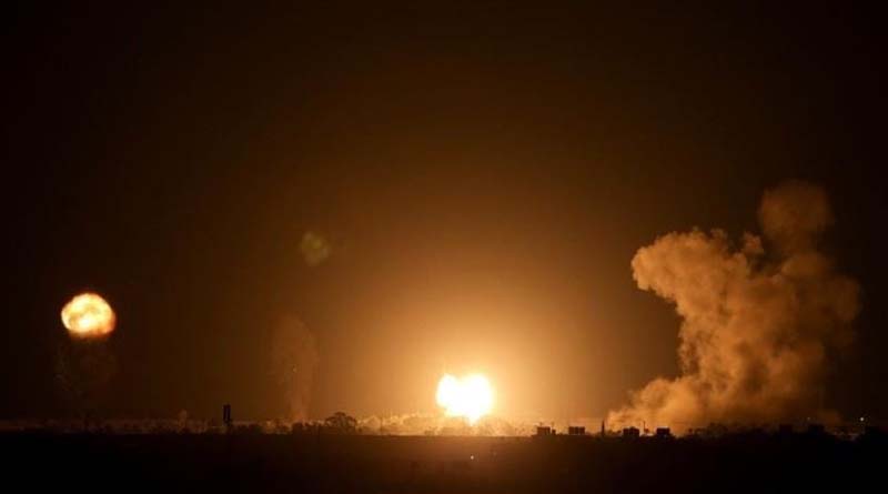 Terör rejimi İsrail savaş uçakları Gazze’de 7 evi yıktı